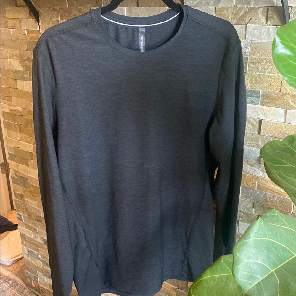 Like New/worn once / Men's Black Long Sleeve Shirt